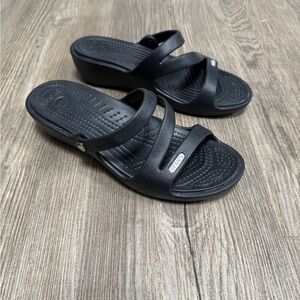 Crocs Patricia Black Strappy Low Wedge Heel Slip On Sandals Women's Size 6